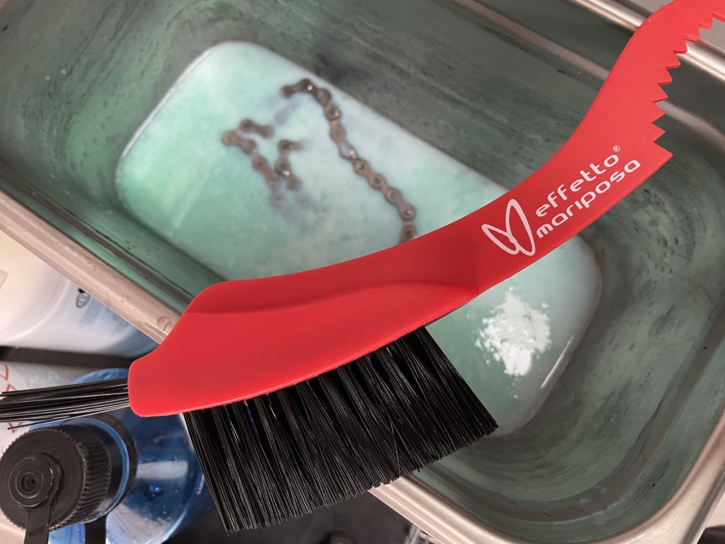 cleaning a bike chain